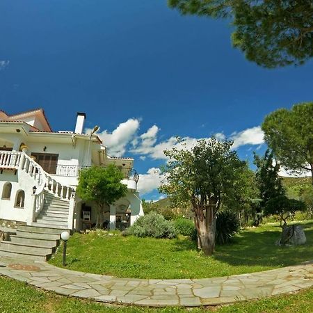 Triple H Villa Волос Екстериор снимка