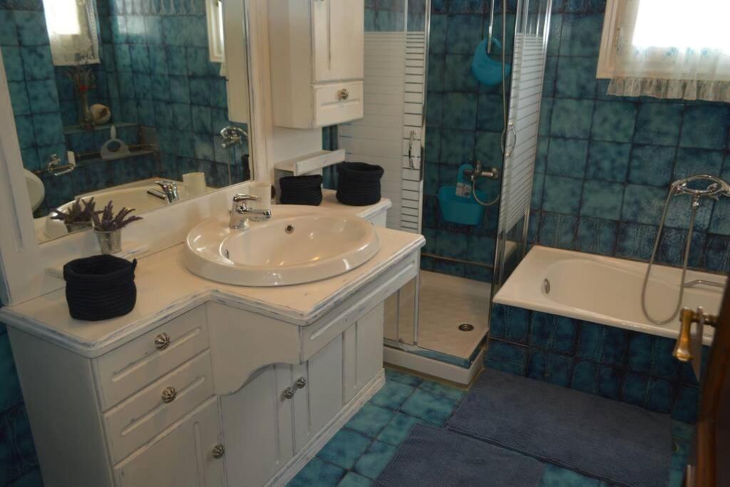 Triple H Villa Волос Екстериор снимка