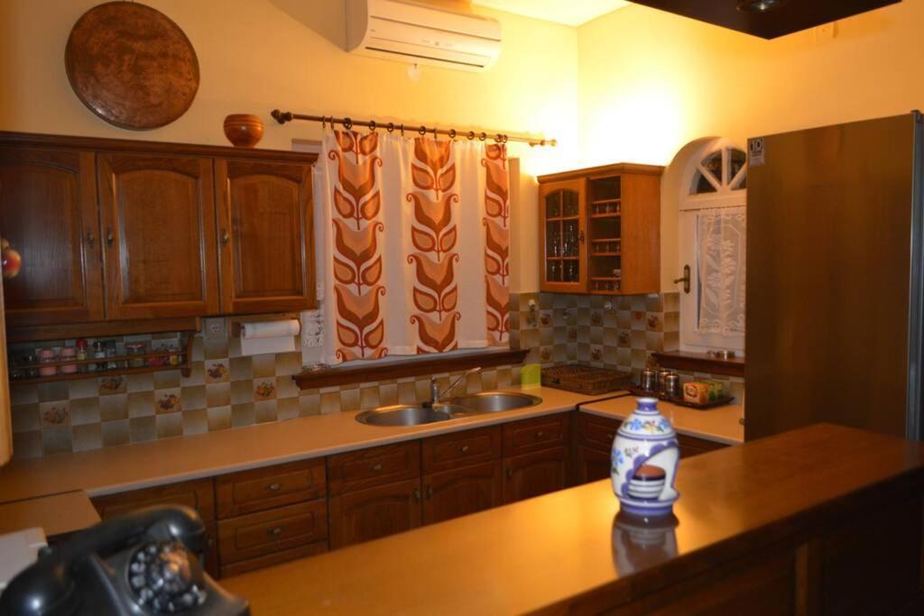 Triple H Villa Волос Екстериор снимка